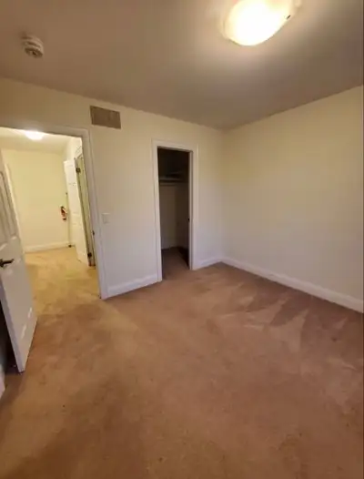 Private/shared rooms available in north oshawa Availability- Asap Looking for working professionals,...