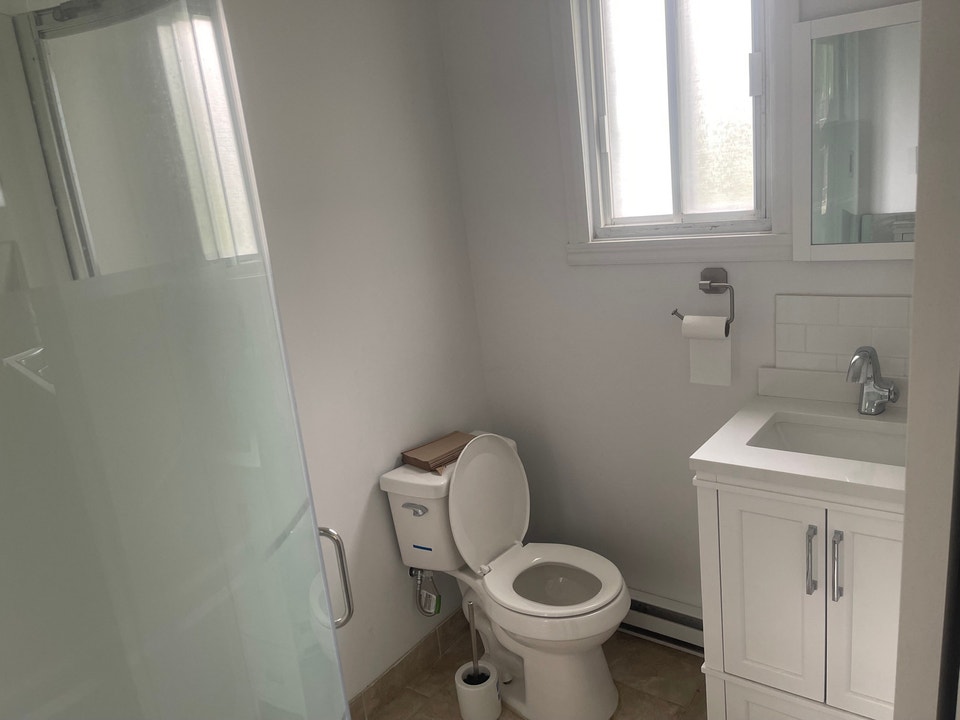 Large Room for Rent – Private Bathroom Across from Metro Cartier 5