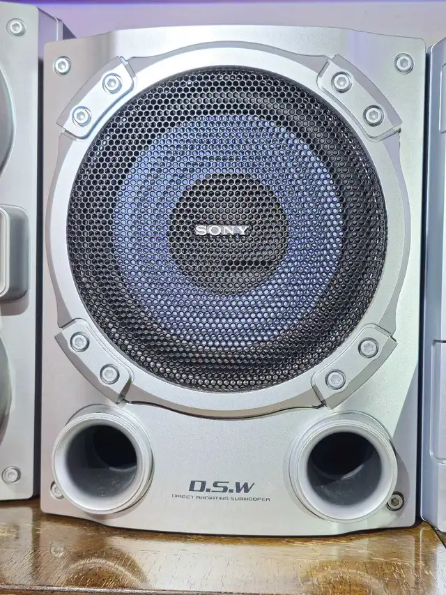 Sony MHC-GX470 Stereo in Stereo Systems & Home Theatre in City of Toronto - Image 4
