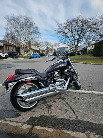 Super belle moto, toujours bien entrenu. Un bon combo confort/performance. Quelques modifications es...