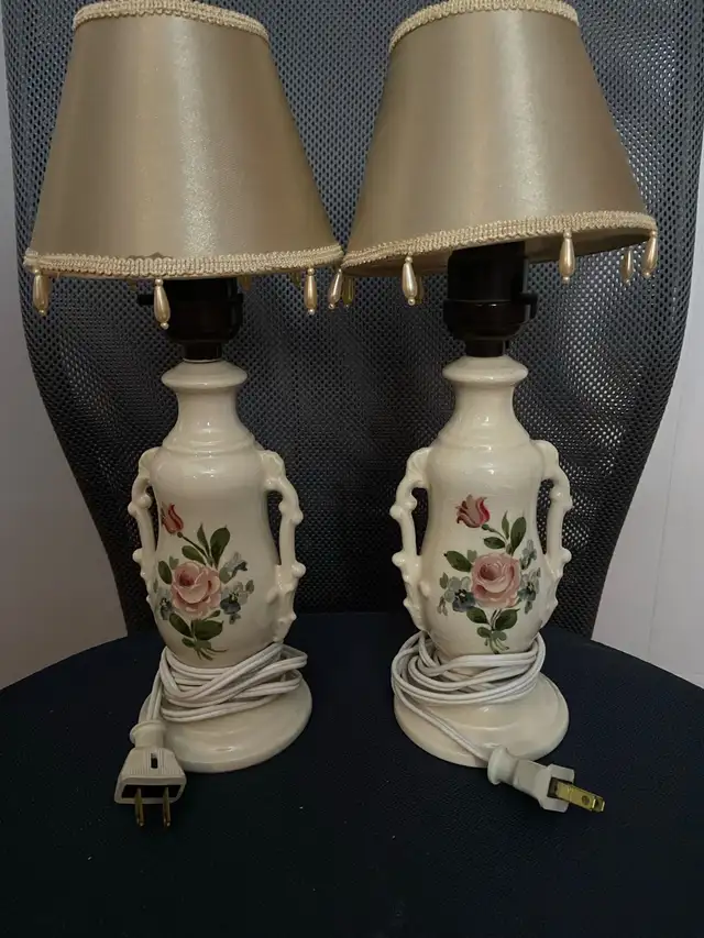 Floral Table Lamps in Indoor Lighting & Fans in Laurentides - Image 2