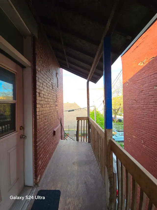 Spacious Duplex Apartment in Pointe-Saint-Charles in Long Term Rentals in City of Montréal - Image 22