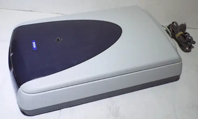 EPSON PERFECTION 2450 PHOTO SCANNER in Printers, Scanners & Fax in Markham / York Region - Image 3