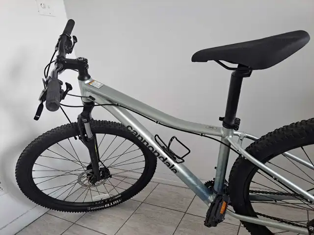 Vélo Cannodale Trail eight in Mountain in City of Montréal - Image 4