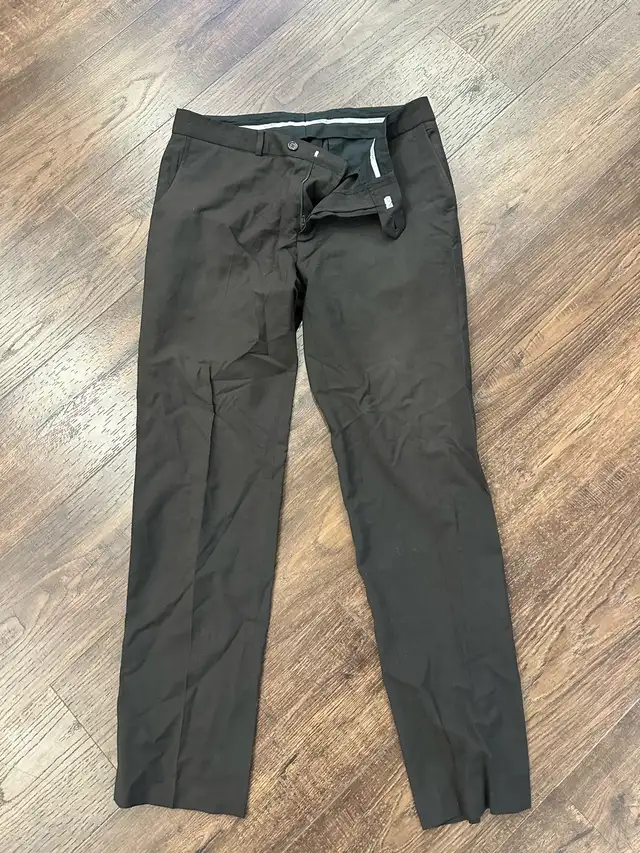 Lot of 5 Pants – Size 32 – Great Condition – $100 in Men's in Laval / North Shore - Image 10