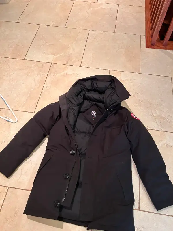 Canada Goose Chateau Parka Men Size small Black in Men's in City of Toronto - Image 6