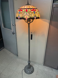 Lampe style tiffany placher floor lamp torchiere