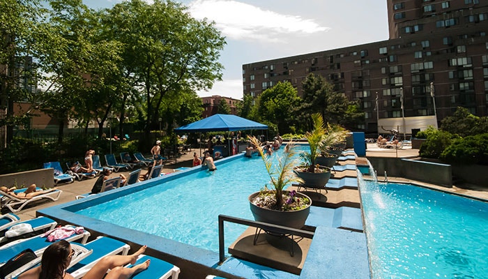 3/12 place La cite, rue prince arthur, 829$  etudiante MCGill. — photo 1