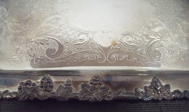 PLATED SILVER TRAY AND SUGAR & CREAMER (OLD ENGLISH) in Arts & Collectibles in Lethbridge - Image 3