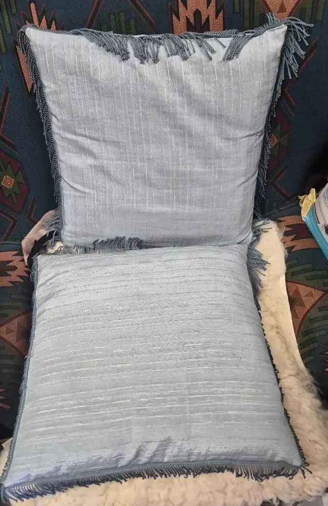 Home Decor Pillow in Home Décor & Accents in Calgary - Image 3
