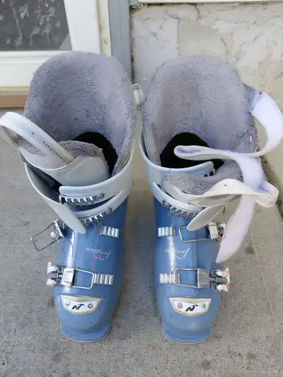 A pair of Nordica skis boots, length 285mm, View more