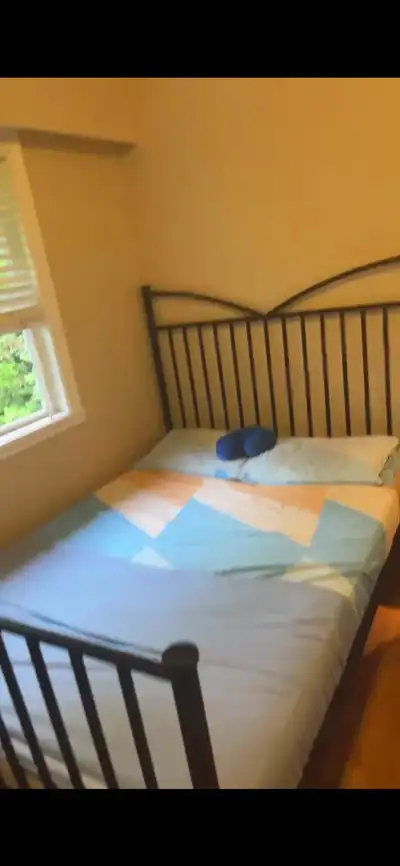 Private Room for rent in a spacious 3 bedrooms/1 washroom upper floor suite. Close to Metrotown 2 mi...