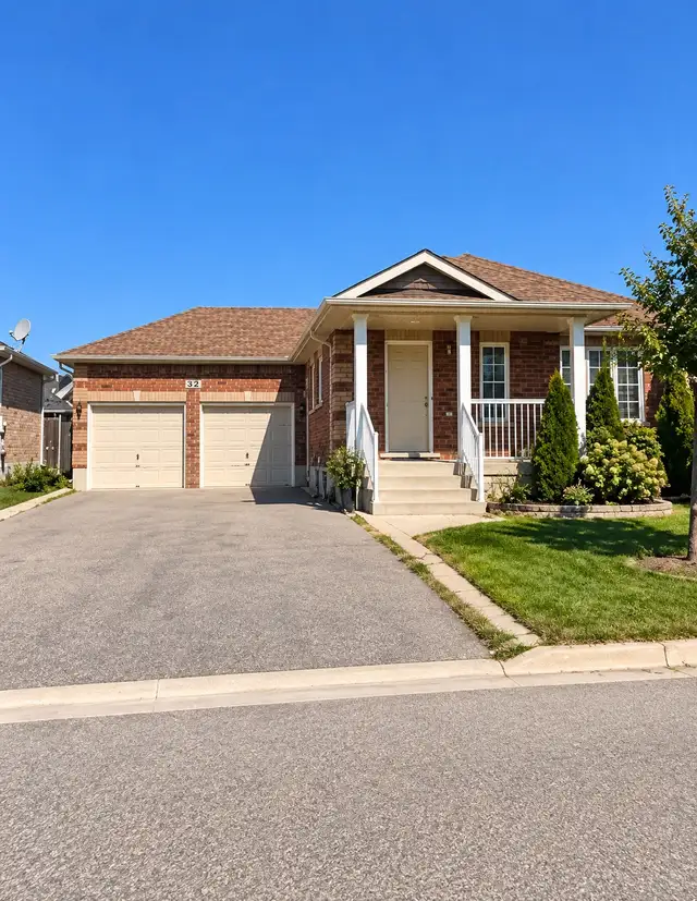 Bright Fully Renovated 2 Beds 1 Bath 3Parkings for rent 