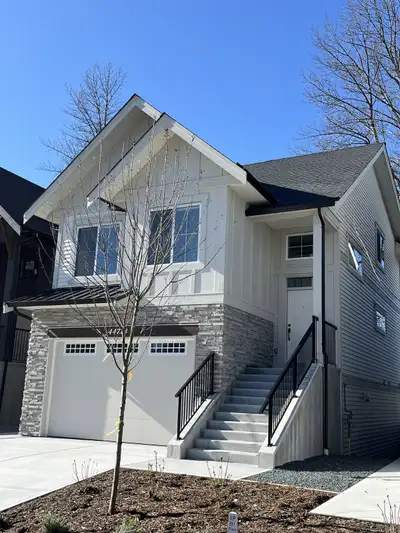 New house - basement suite at the Cedarbrook community in Chilliwack. Basement suite has own patio,...