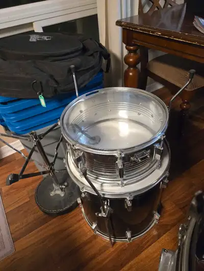 Selling a full set of drums in good condition