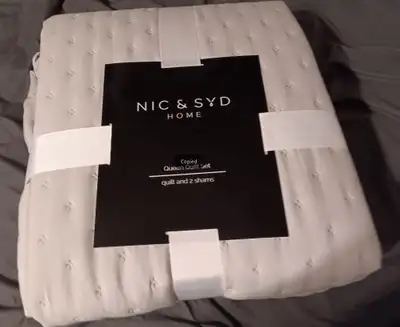 Nic & Syd Queen Quilt Set (3 pc), View more