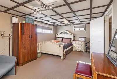 Welcome to your new home! Please note: this is a ladies-only rental, students preferred. This cozy b...