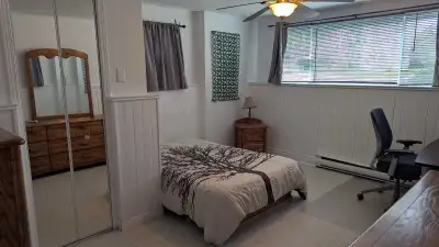 Grande chambre dans un secteur tranquille à quelques minutes de l'école Paul-Gérin Lajoie et du futu...