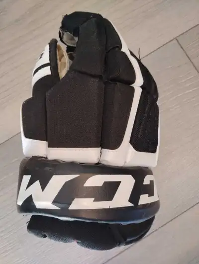 CCM Hockey Glove JR 12", View more