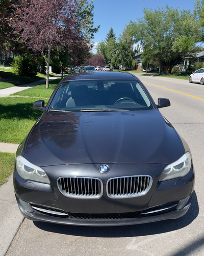 2013 BMWi xDrive with low km, all-wheel drive traction, and luxury cabin features: - Heated steering...