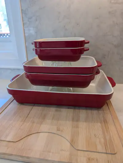 Includes: 1 9x13 inches 2 9x6 inches 2 6x4 inches Microwave, oven and dishwasher safe