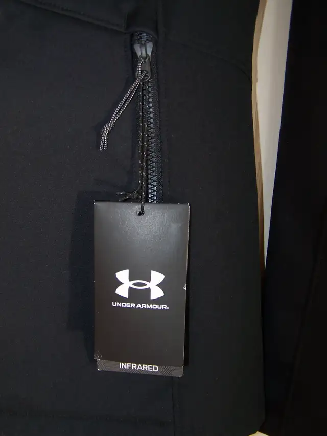 Brand new Under Armour women's Storm ColdGear® Infrared Shield 2 in Women's - Tops & Outerwear in Calgary - Image 4