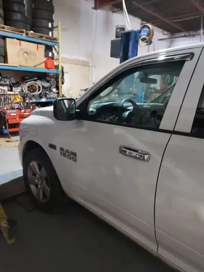 Selling a front driver-side door from a Dodge Ram 1500 Crew Cab. Fits 2009-2018 Ram 1500 and 2019-20...