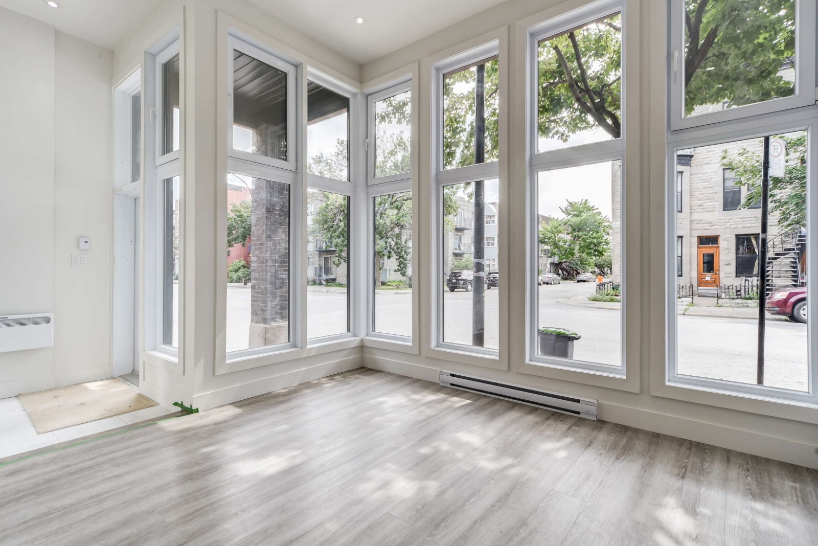 $2731/ 8½ 4br- 1900ft2 - Logement disponible pour le 1er octobre — photo 1