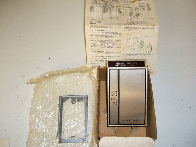 BRAND NEW HONEYWELL TRADELINE THERMOSTAT #T6514-1467 in Other Business & Industrial in Sault Ste. Marie - Image 2