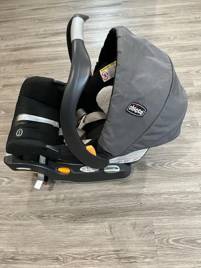 Chicco car seat with two bases and cover in Strollers, Carriers & Car Seats in Ottawa - Image 4