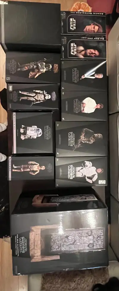 Selling Sideshow Collectables - 2105 - Order of the Jedi - Qui-Gon Jinn $125 2119 - Order of the Jed...
