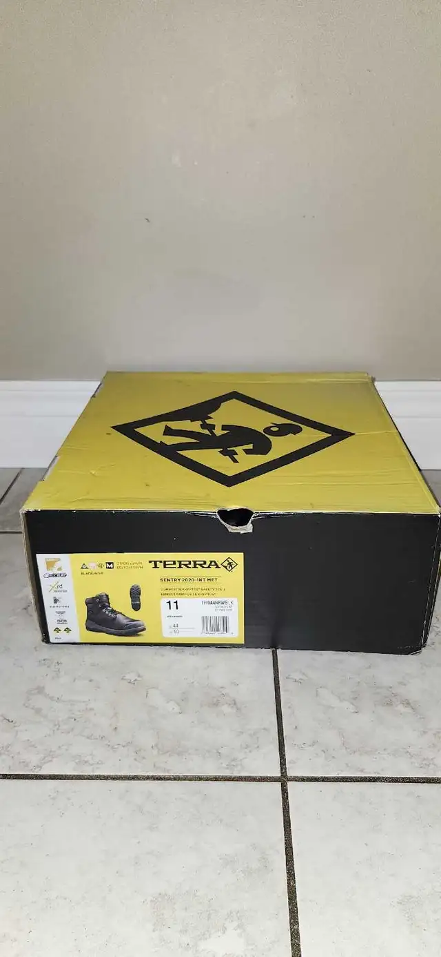 Work boots in Men's Shoes in Cambridge - Image 3