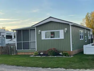 Turn-Key Waterfront Cottage – Ready for Relaxation & Family Fun! Beautifully updated 3-season retrea...