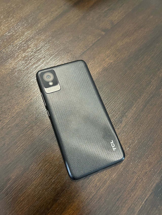 TCL 502 unlocked cell phone in Cell Phones in Chatham-Kent - Image 2