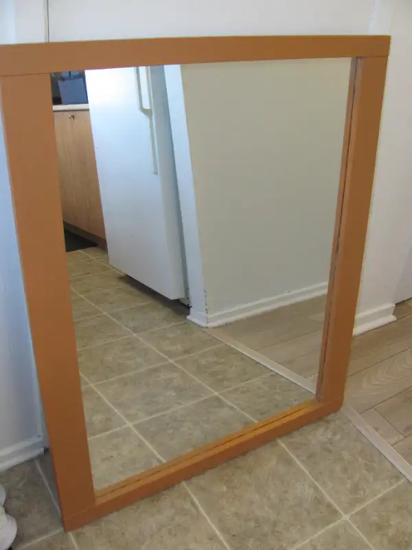 New Price *Large solid wood mirror - Grand miroir en bois massif in Home Décor & Accents in Gatineau - Image 2