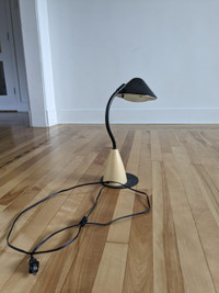 Desk lamp / lampe de bureau