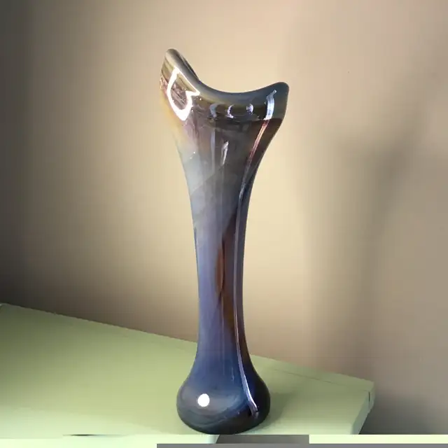 Phoenician Hebron swirl glaze hand-blown glass iridescent vase in Arts & Collectibles in Hamilton - Image 4