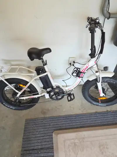 DJ E bike excellent condition, View more