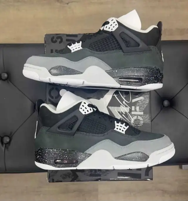 DS Nike Air Jordan Retro 4 Fear Size 9 in Men's Shoes in Mississauga / Peel Region - Image 2