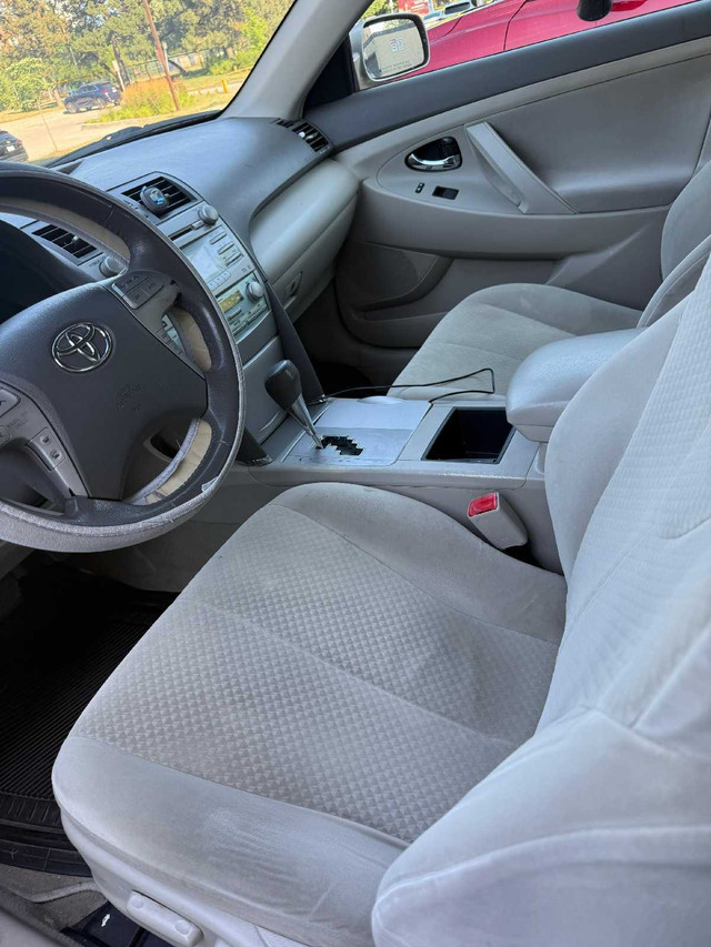 Toyota Camry Hybrid in Cars & Trucks in City of Toronto - Image 2