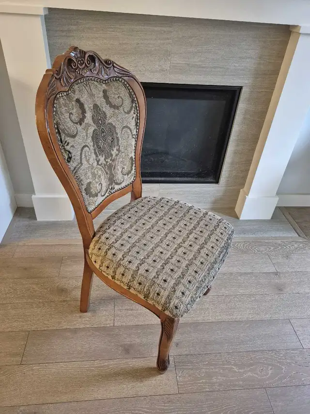 Accent Chair in Chairs & Recliners in Delta/Surrey/Langley - Image 2