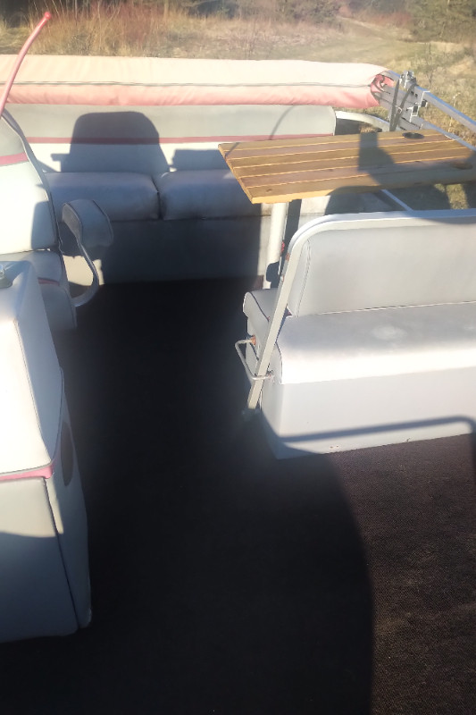 I994 20ft sweet water pontoon with 25hp Yamaha (NO TRAILER) in Powerboats & Motorboats in Oshawa / Durham Region - Image 2