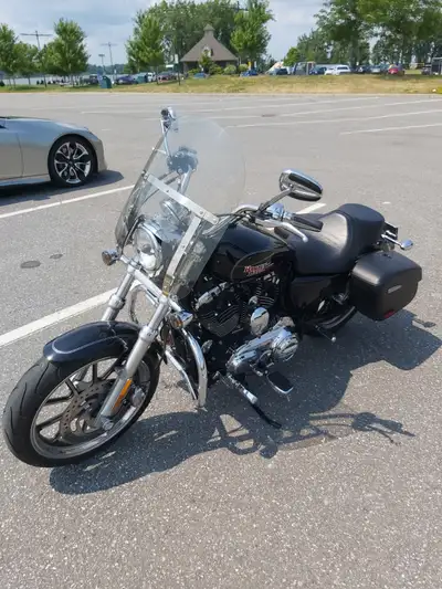 HARLEY SPORTSTER SUPERLOW 1200T , 2014. MOTO IMPECCABLE!! Mise au point récente chez LEO à Brossard,...