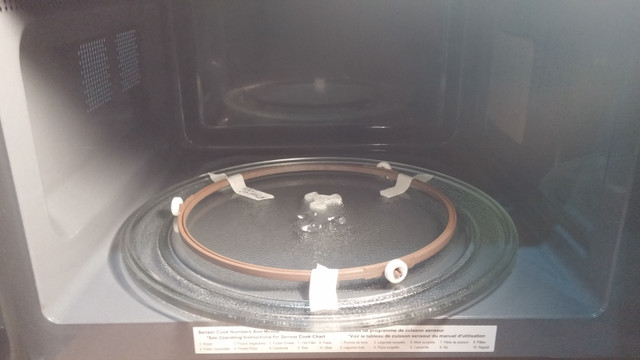 Panasonic Microwave in Microwaves & Cookers in Markham / York Region - Image 3