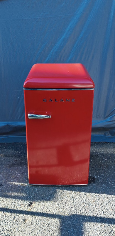 Galanz 3.5 Cu Ft Retro Single Door Refrigerator in Refrigerators in Comox / Courtenay / Cumberland - Image 3