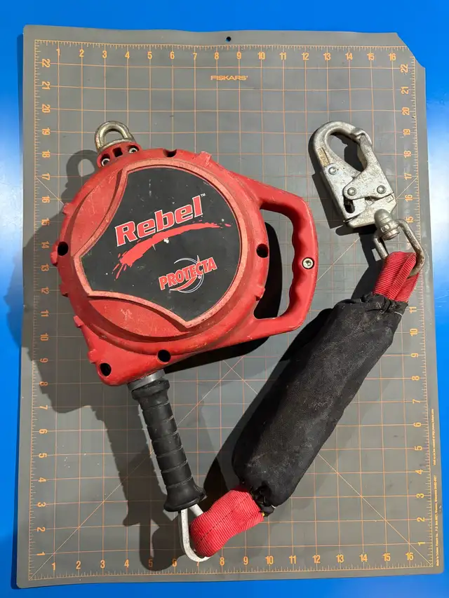 Protecta Rebel Self Retracting Lifeline 3590541 20FT in Ladders & Scaffolding in Oakville / Halton Region - Image 2