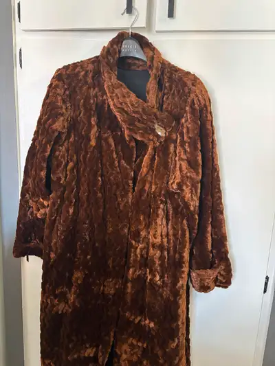 Manteau de fourrure, View more