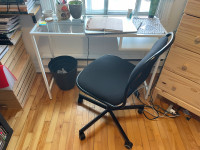 Bureau Ikea vittsjo avec chaise de bureau ikea