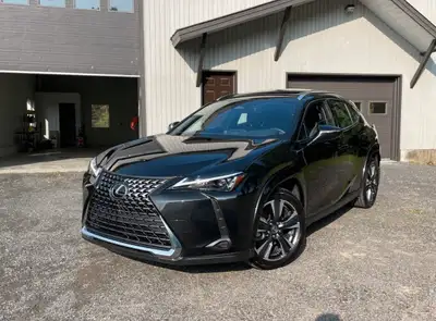 Lexus UX 300h Premium 2025 – AWD, Hybride, Toit ouvrant Presque neuf, faible kilométrage ! Économie...