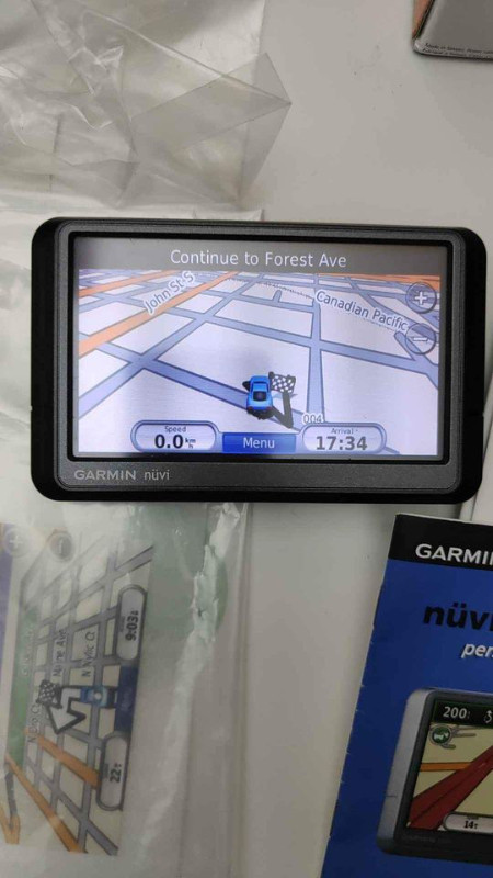 Garmin GPS NUVI 255W/box/all original accessories included in General Electronics in Hamilton - Image 2